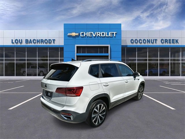 Used 2024 Volkswagen Taos SE image 8