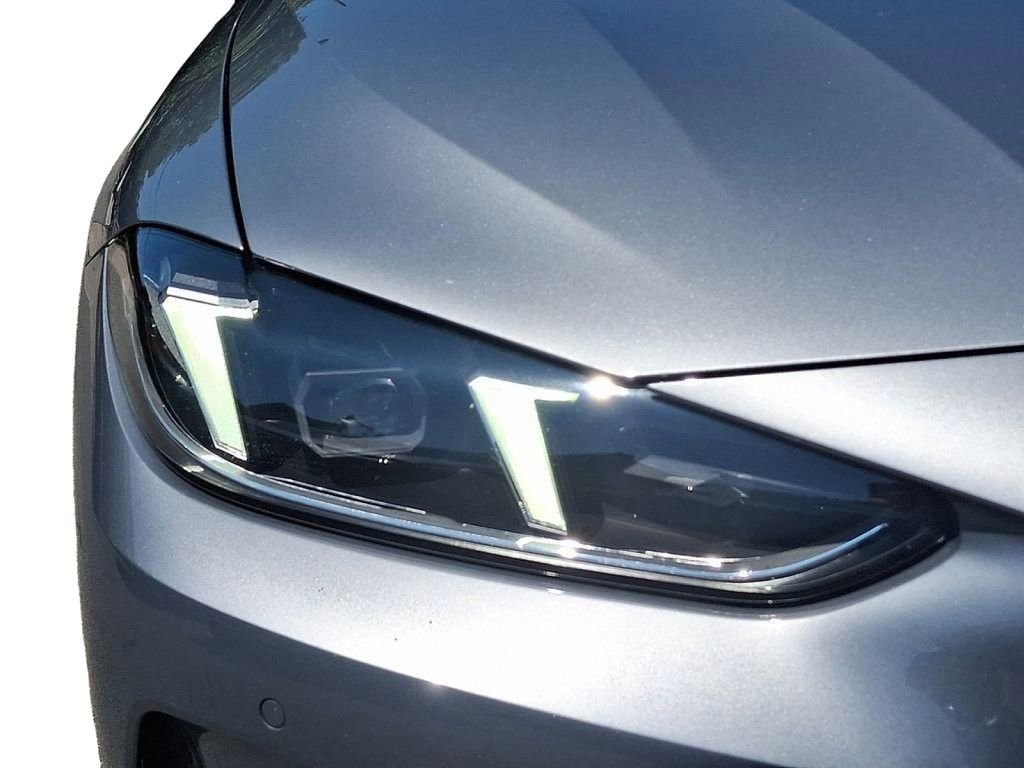 Used 2025 BMW 430i xDrive Coupe w/ Premium Package image 9