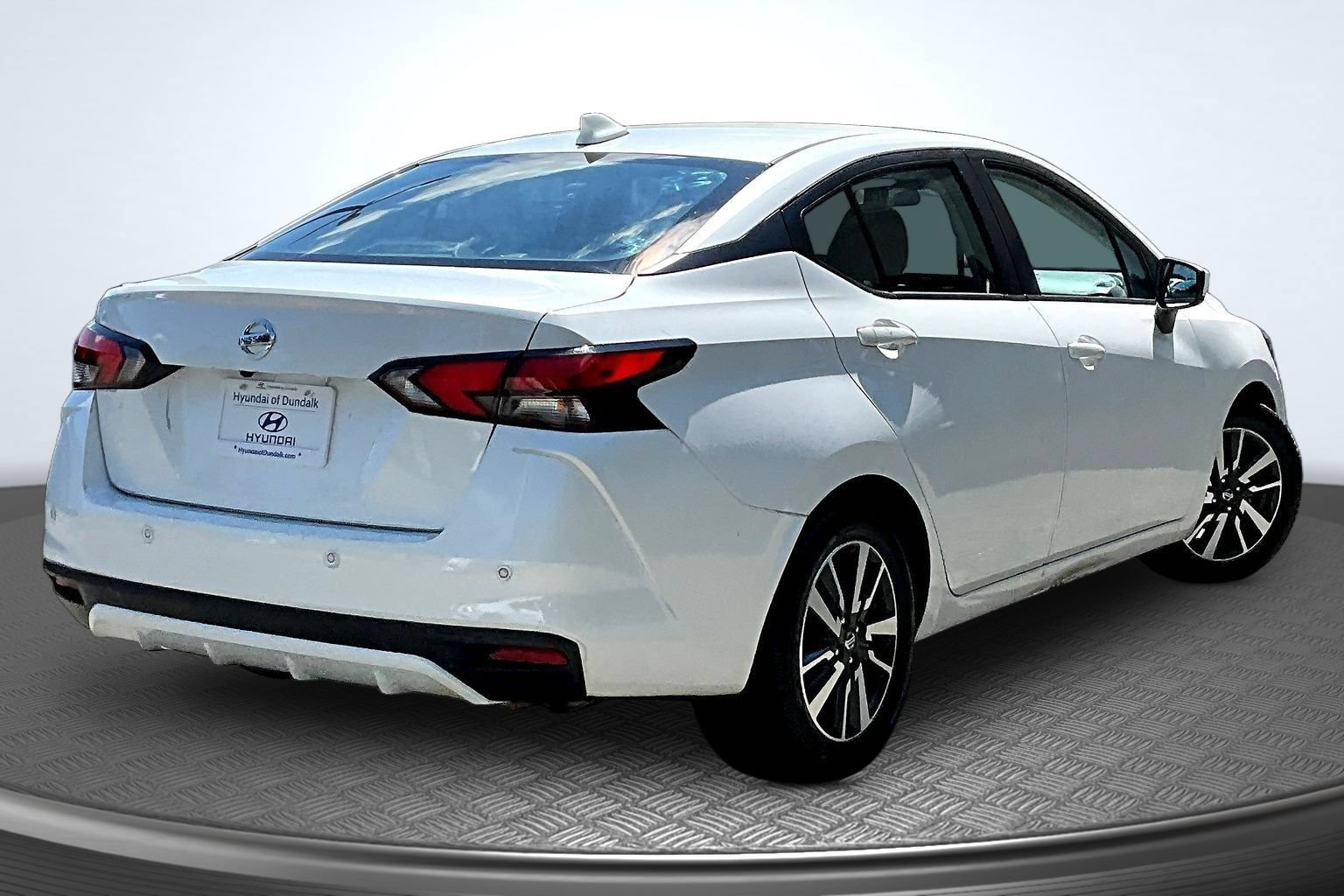 Used 2022 Nissan Versa SV FWD image 6