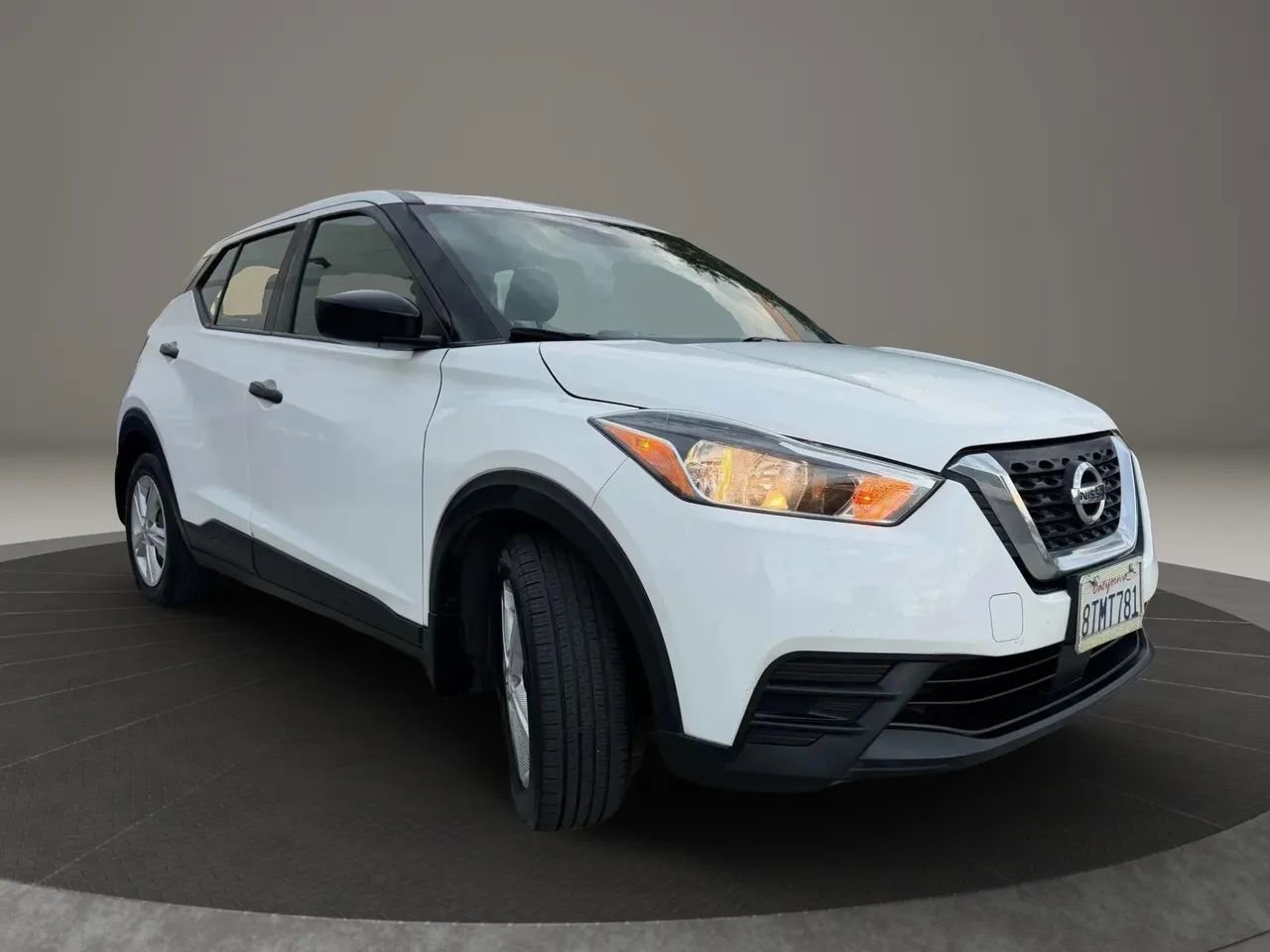 Used 2020 Nissan Kicks S image 9