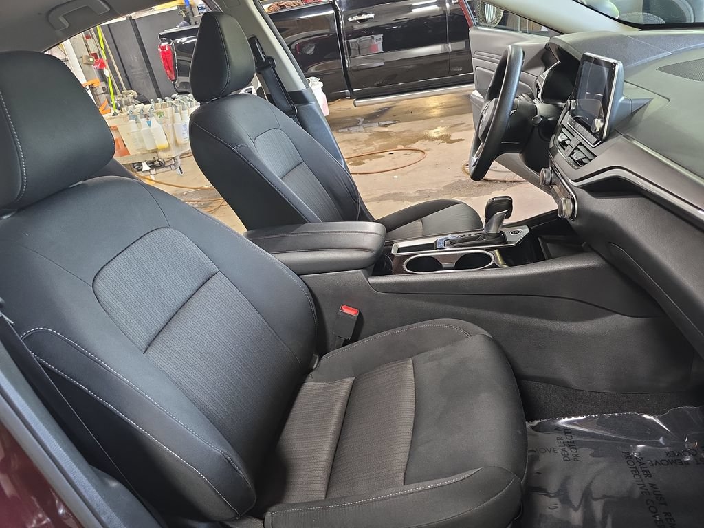 Used 2024 Nissan Altima 2.5 SV FWD image 10