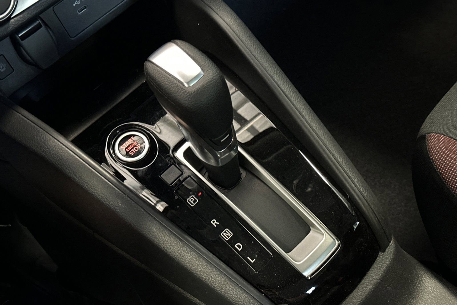 Used 2025 Nissan Versa SR w/ Trunk Package image 20