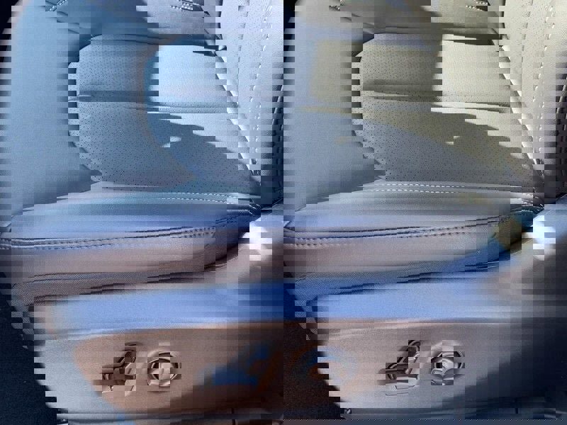 New 2026 Chrysler Voyager LX image 20