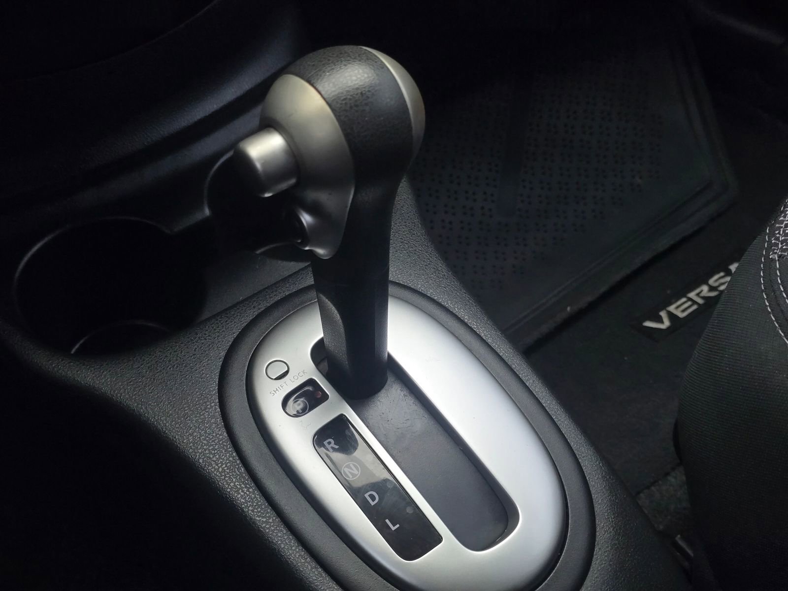 Used 2015 Nissan Versa SV image 25