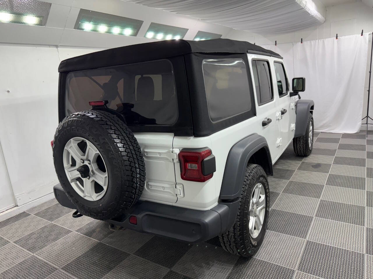 Used 2018 Jeep Wrangler Unlimited Sport S image 5