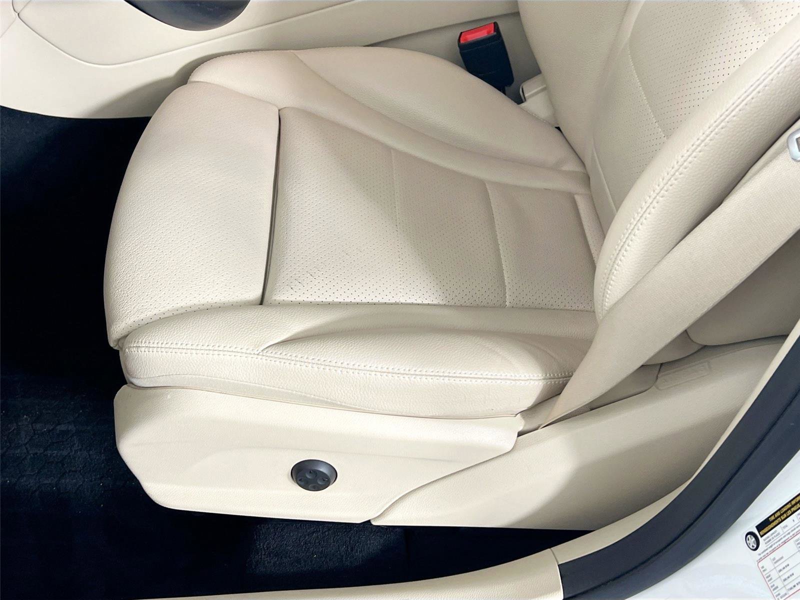 Used 2022 Mercedes-Benz GLC 300 4MATIC image 17