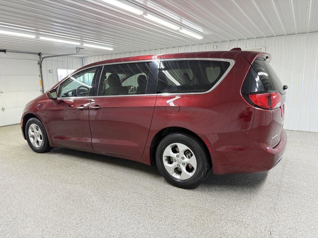 Used 2018 Chrysler Pacifica Touring Plus image 4