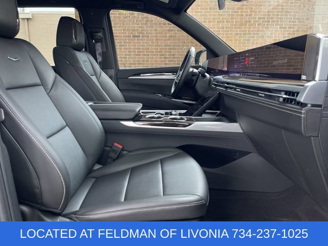 Certified 2025 Cadillac Escalade Luxury w/ LPO, Floor Liner Package AWD/4WD image 28