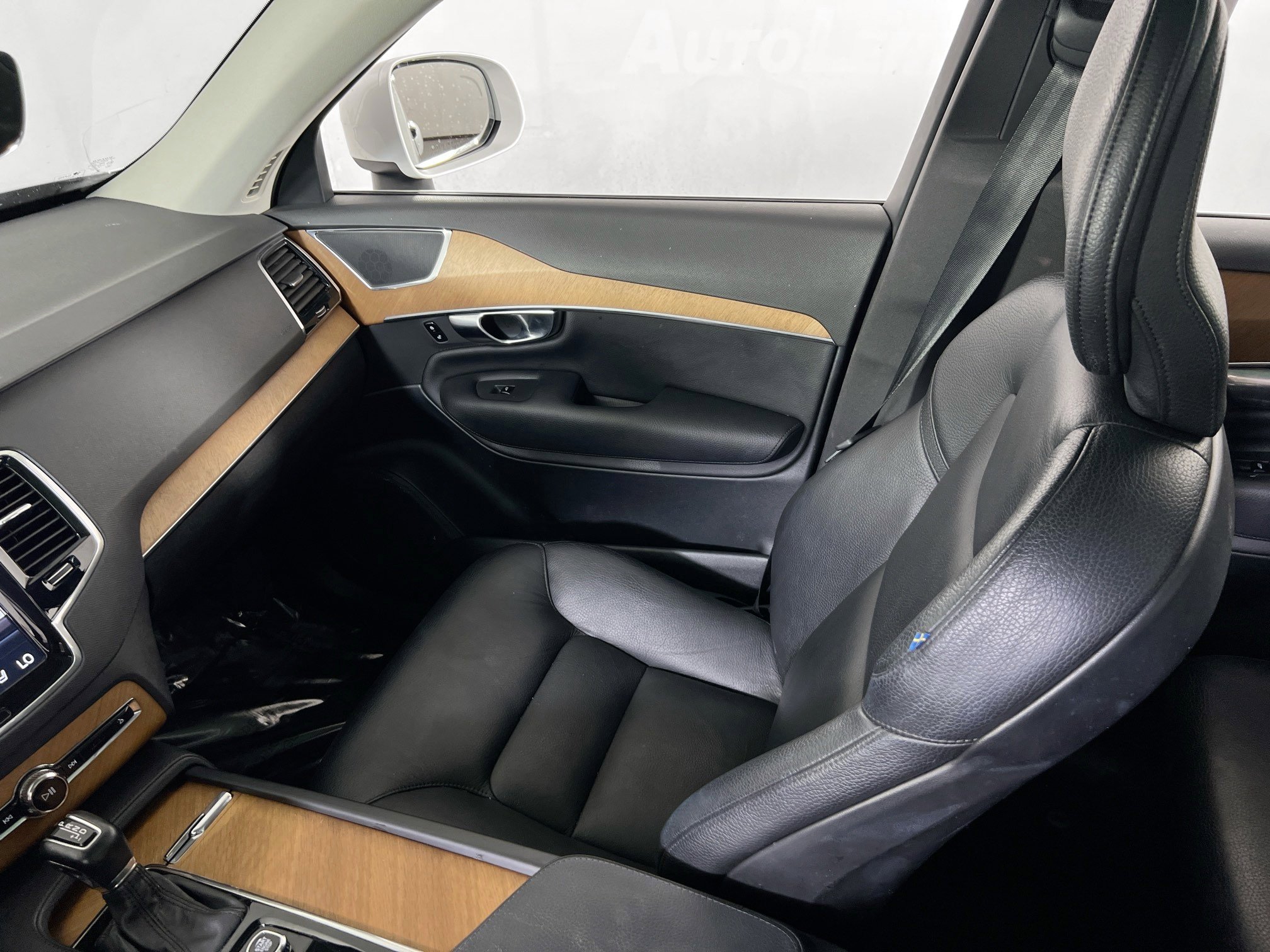 Used 2022 Volvo XC90 T6 Momentum w/ Advanced Package image 22