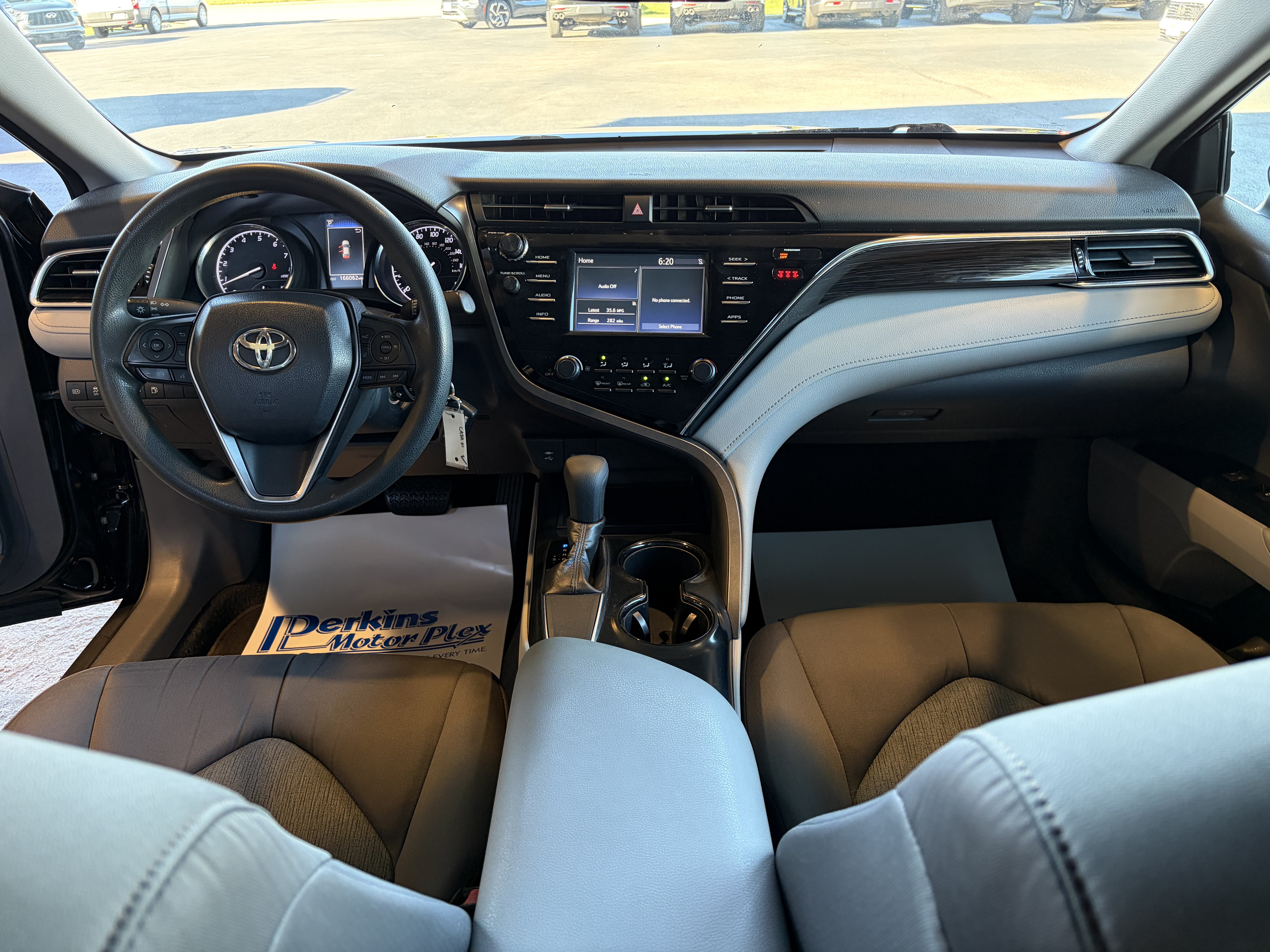 Used 2018 Toyota Camry LE FWD image 22