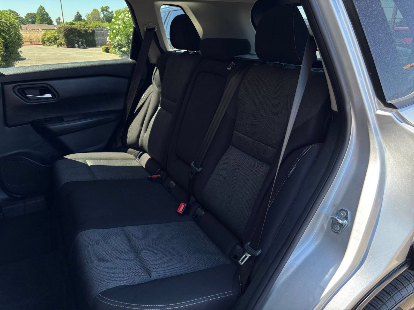 Used 2025 Nissan Rogue SV FWD image 38