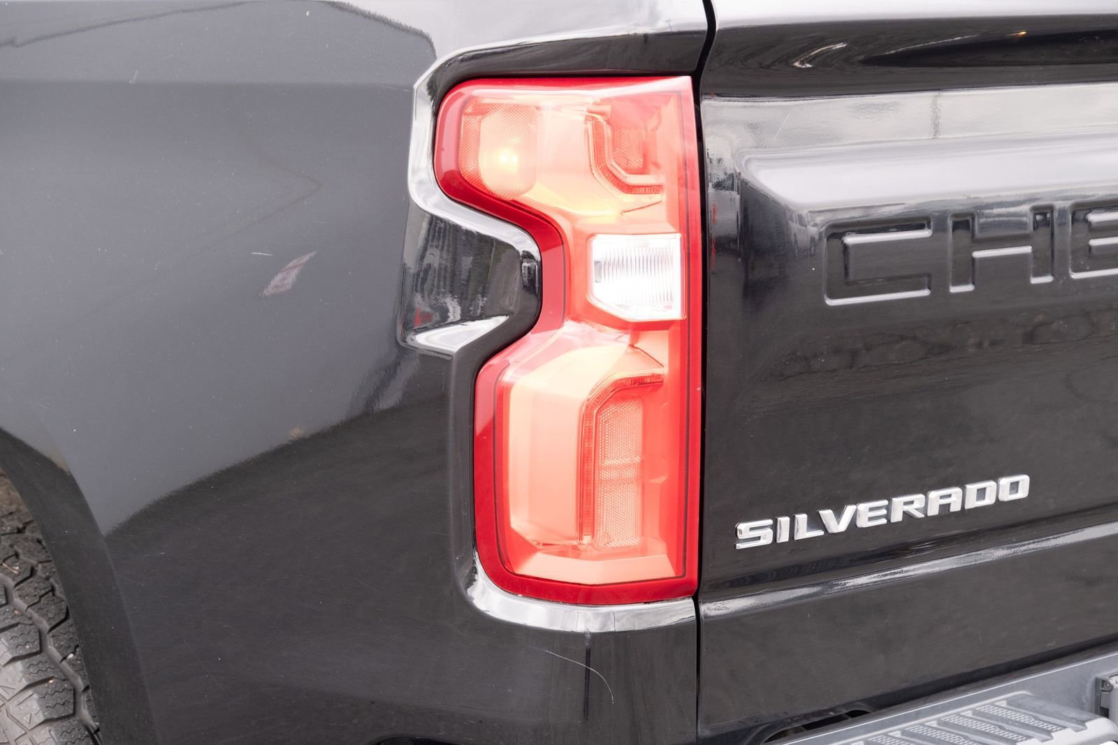 Used 2020 Chevrolet Silverado 1500 LTZ w/ LTZ Premium Package AWD/4WD image 28