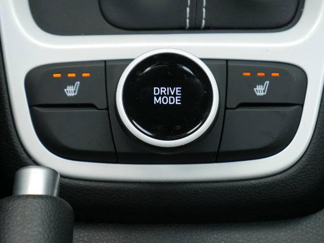 Used 2023 Hyundai Venue Limited image 21