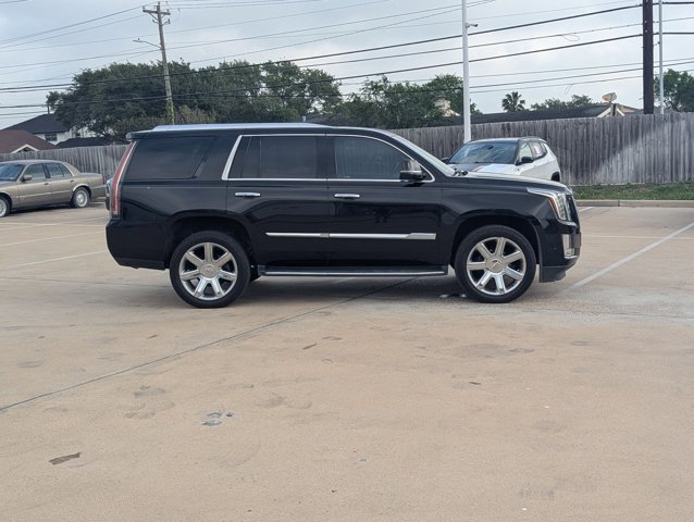 Used 2017 Cadillac Escalade Luxury RWD image 4