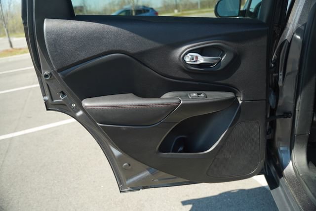 Used 2021 Jeep Cherokee Trailhawk image 16