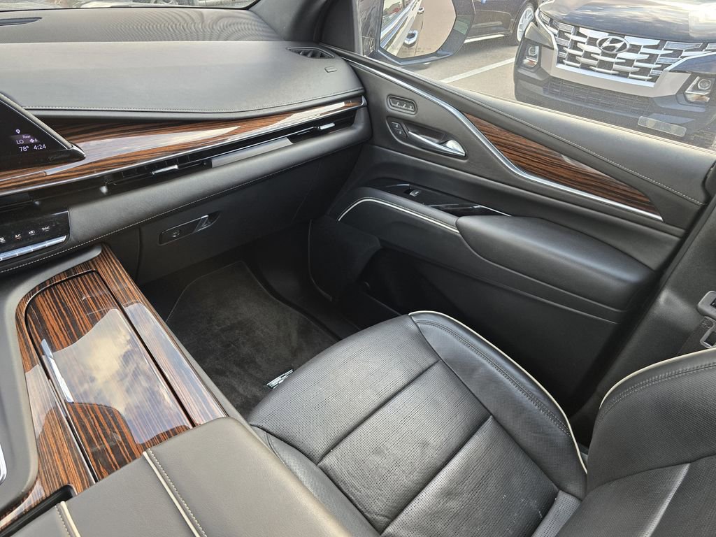 Used 2022 Cadillac Escalade ESV Premium Luxury image 24