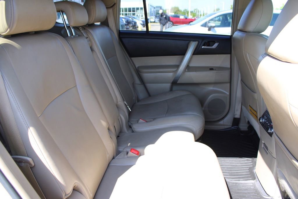 Used 2013 Toyota Highlander SE AWD/4WD image 23