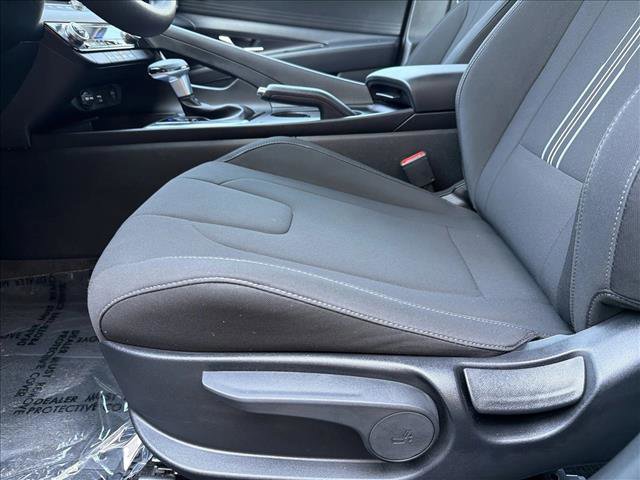 Used 2024 Hyundai Elantra SEL FWD image 12