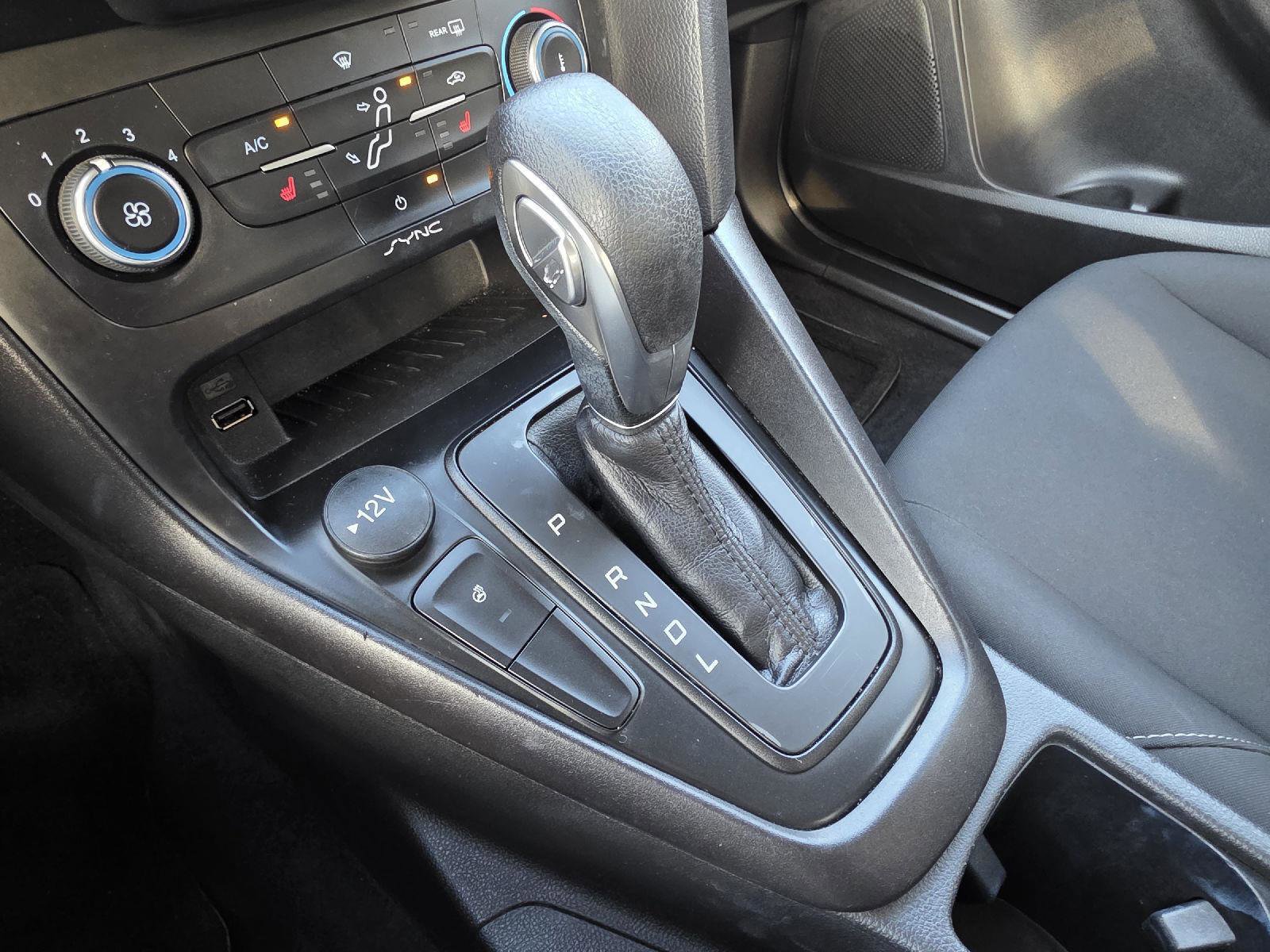 Used 2018 Ford Focus SE w/ Cold Weather Package FWD image 14