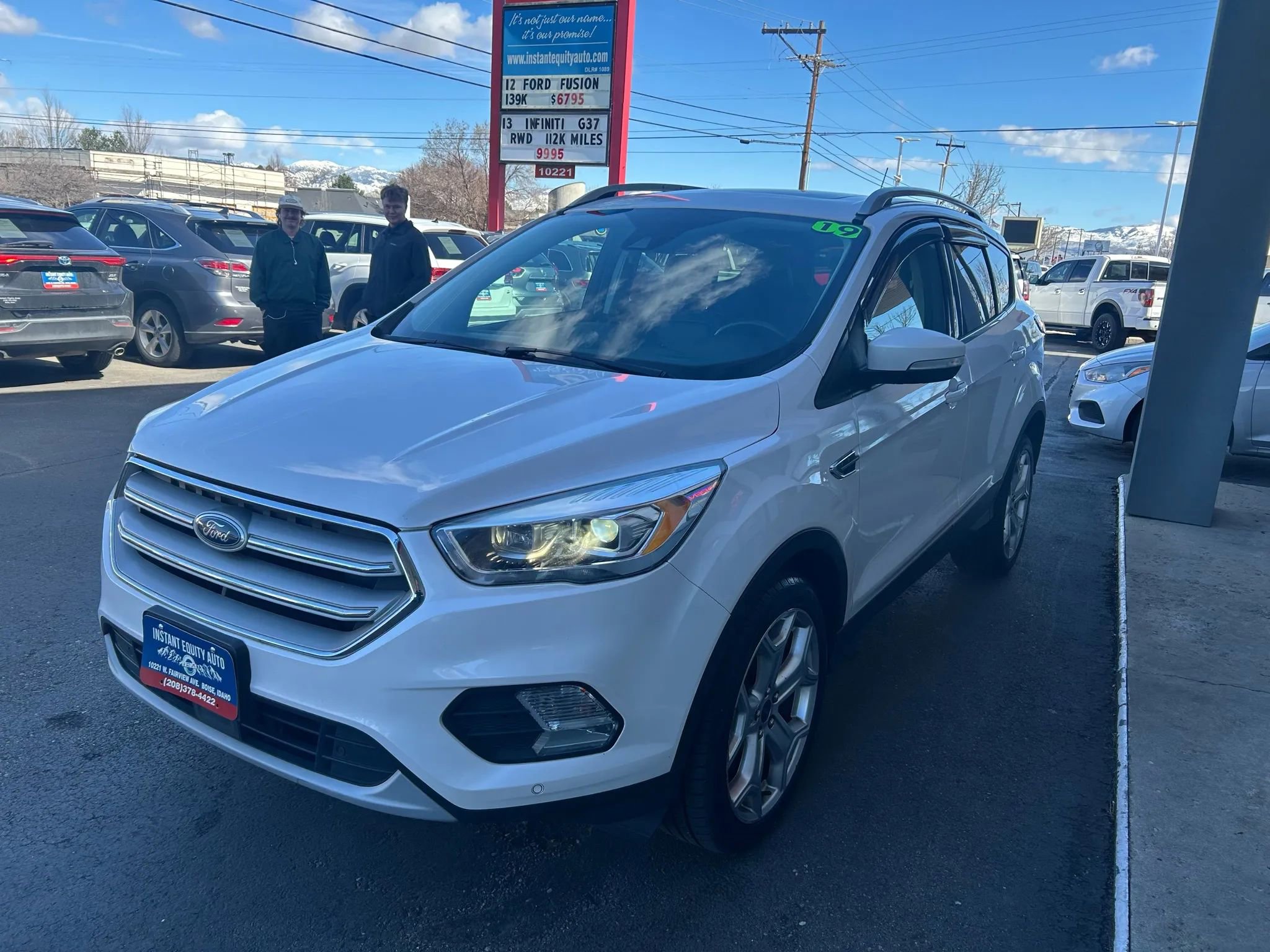 Used 2019 Ford Escape Titanium image 2