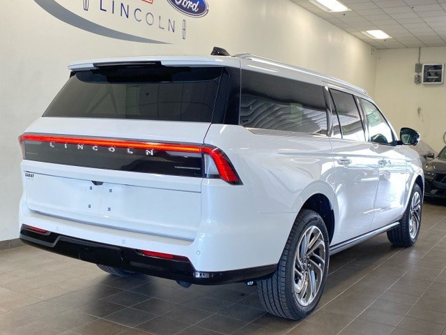 New 2026 Lincoln Navigator L Reserve AWD/4WD image 10