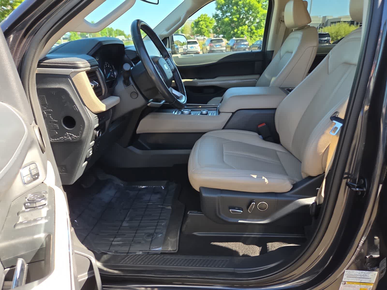 Used 2024 Ford Expedition Limited AWD/4WD image 19