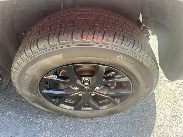 Used 2025 Jeep Grand Cherokee Altitude AWD/4WD image 19
