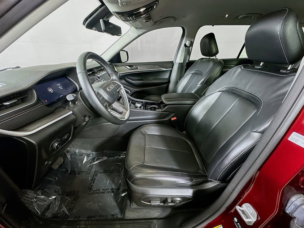 Used 2022 Jeep Grand Cherokee L Limited w/ Luxury Tech Group II image 16