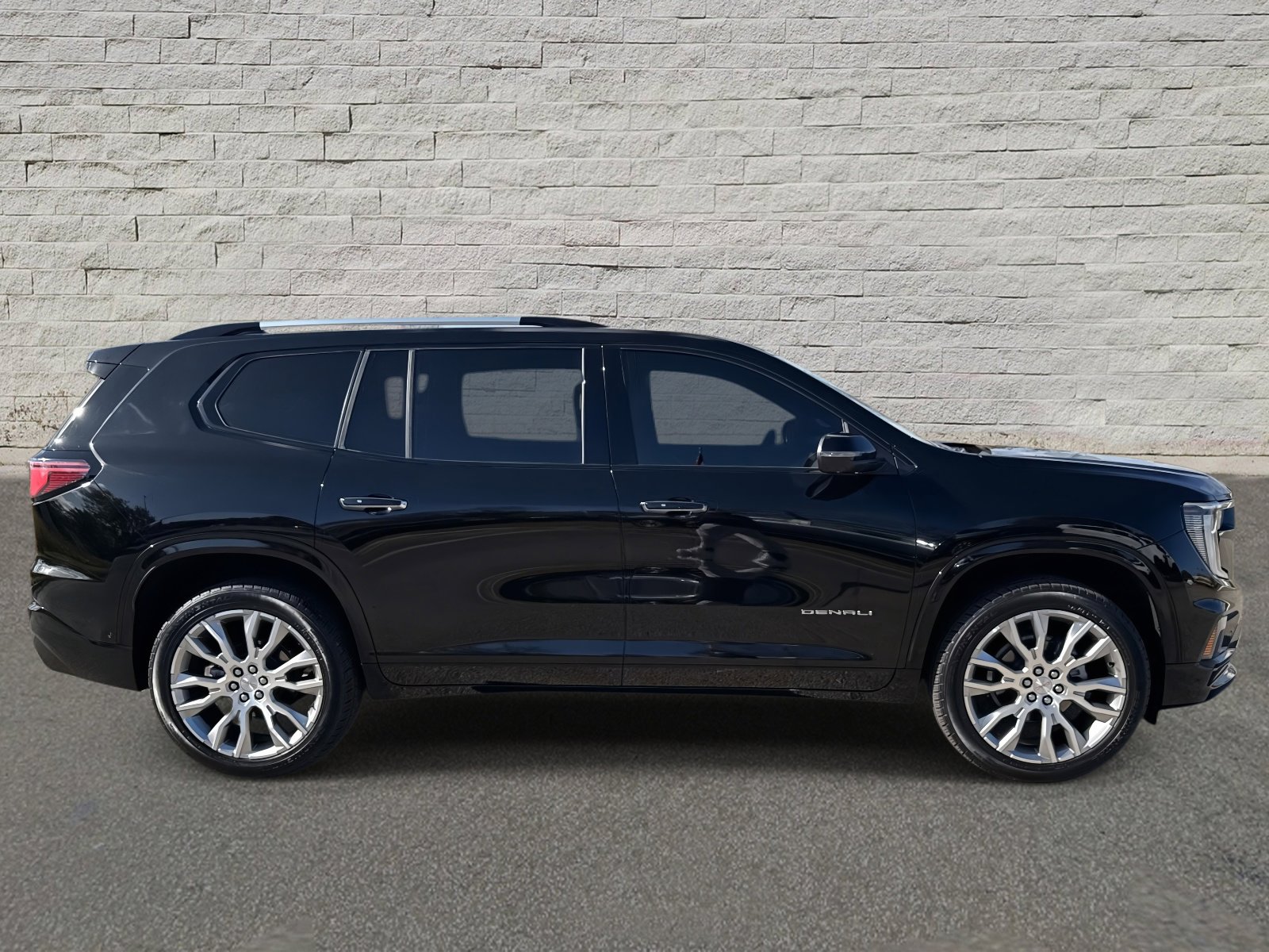 Used 2025 GMC Acadia Denali w/ Super Cruise Package image 4