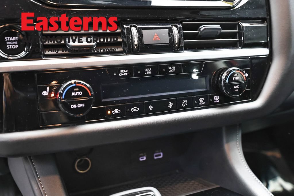 Used 2025 Nissan Pathfinder SV FWD image 20