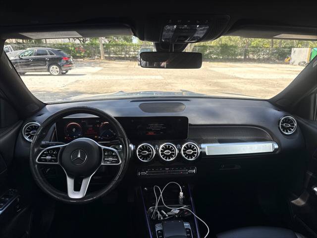 Used 2020 Mercedes-Benz GLB 250 w/ Premium Package image 30