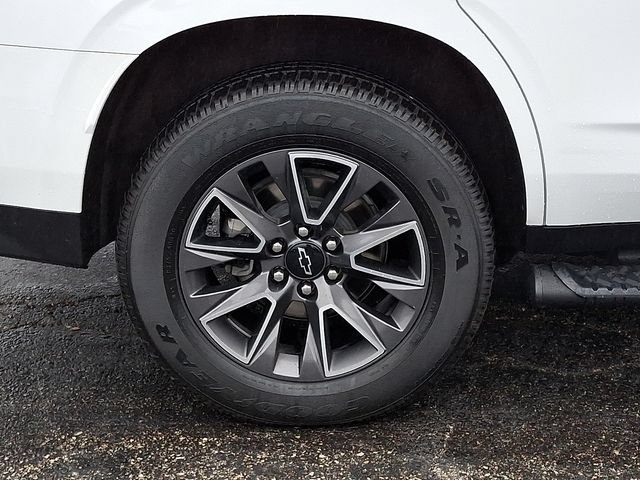 Certified 2023 Chevrolet Tahoe Z71 w/ Luxury Package AWD/4WD image 8