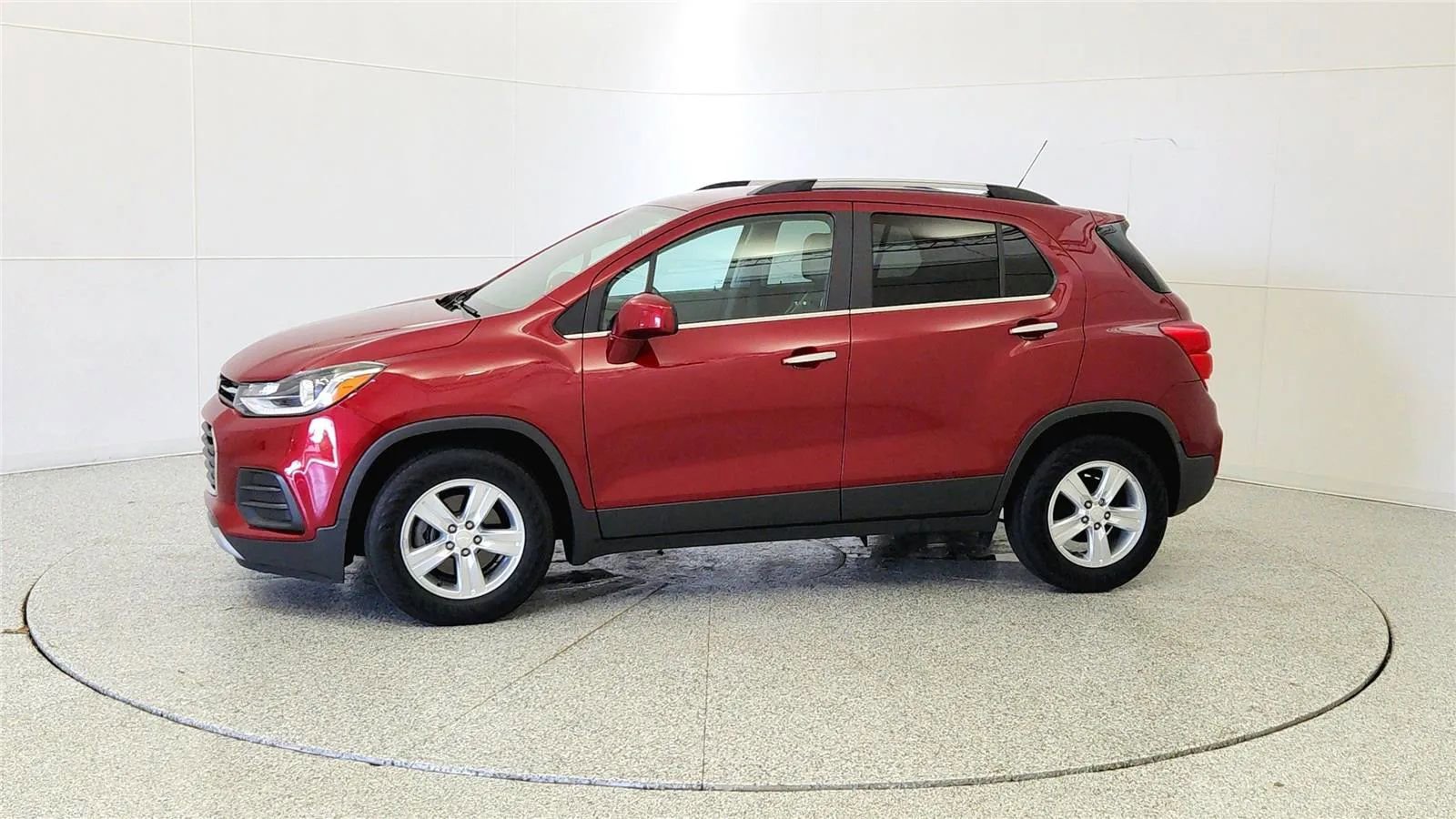 Used 2020 Chevrolet Trax LT w/ Driver Confidence Package FWD image 4