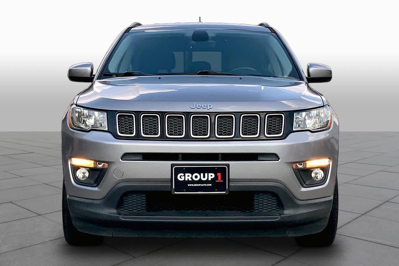 Used 2018 Jeep Compass Latitude w/ Popular Equipment Group FWD image 4