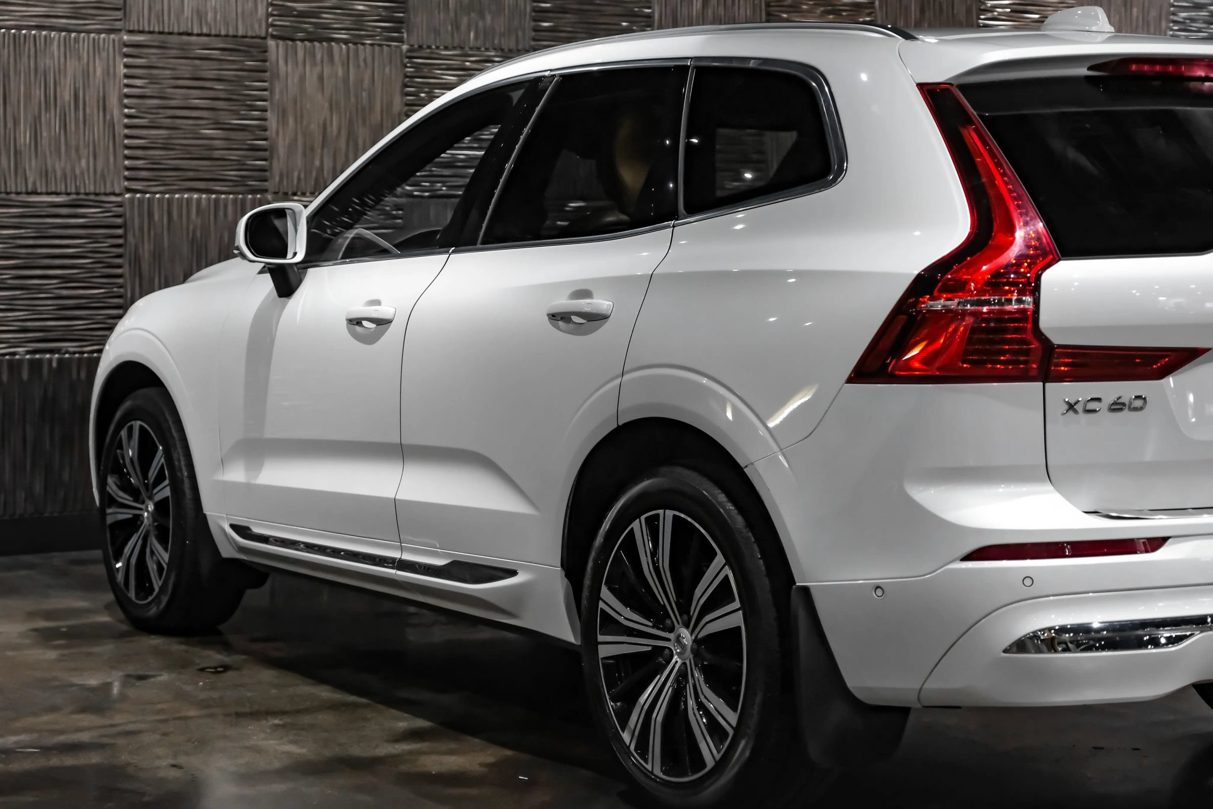 Used 2022 Volvo XC60 B5 Inscription w/ Advanced Package FWD image 12