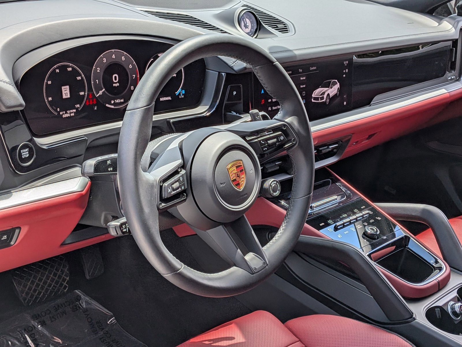 Certified 2025 Porsche Cayenne Coupe AWD/4WD image 4