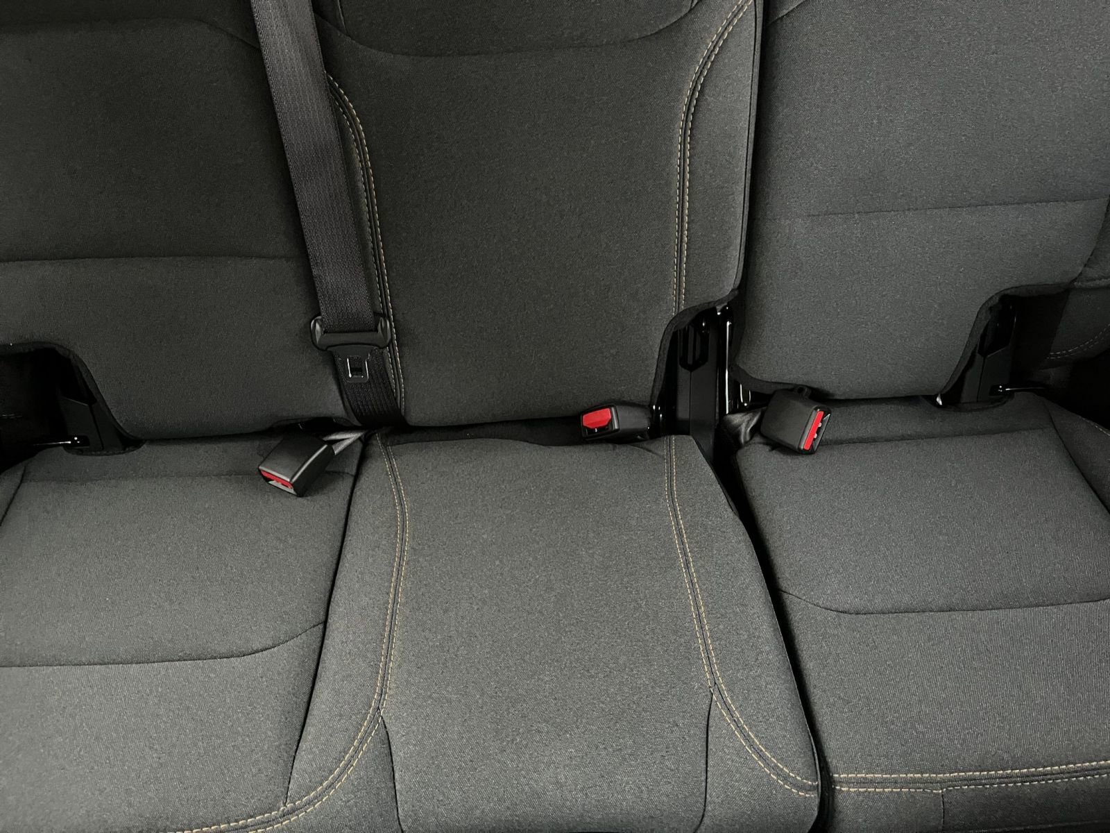 Used 2025 Jeep Wrangler Sahara image 37