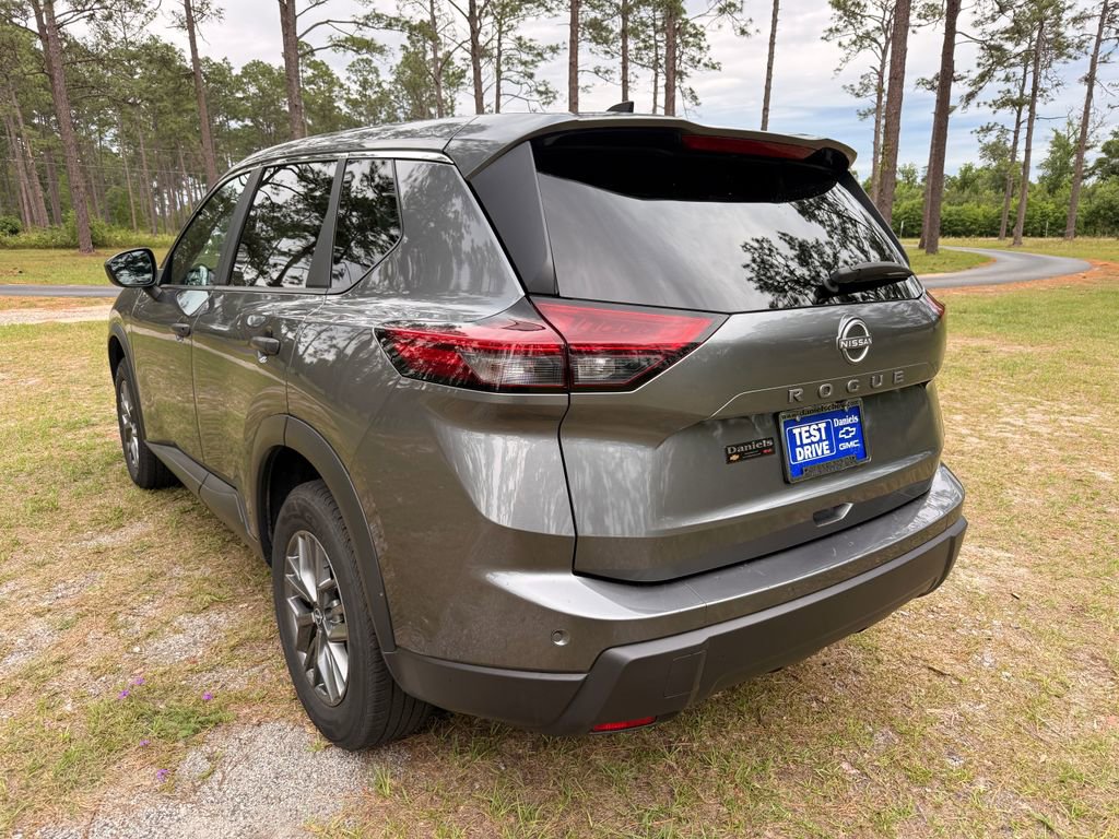 Used 2024 Nissan Rogue S FWD image 3