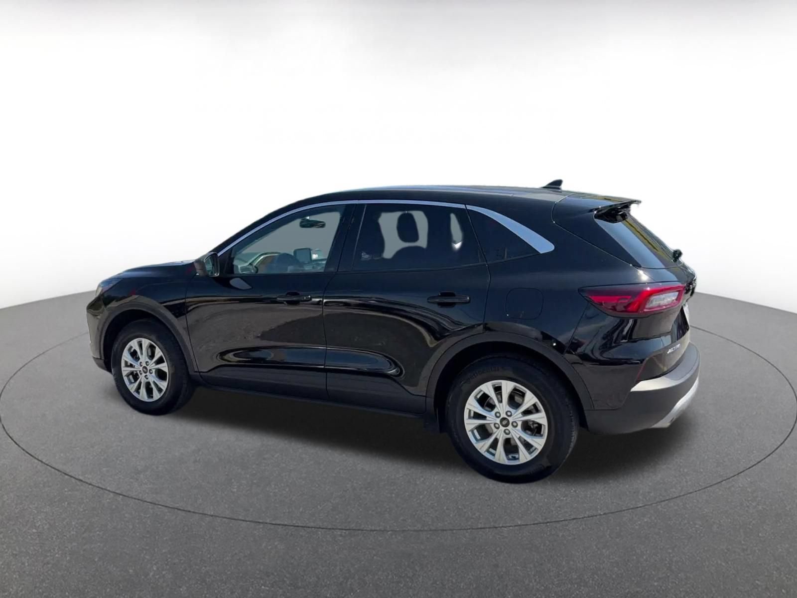 Used 2024 Ford Escape Active AWD/4WD image 8