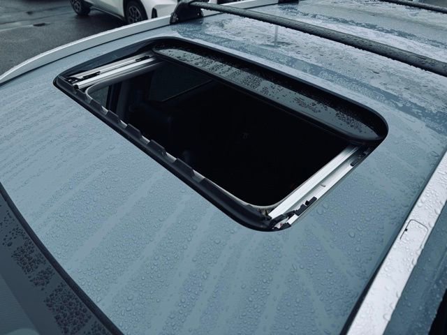 Used 2022 Honda CR-V Touring image 11