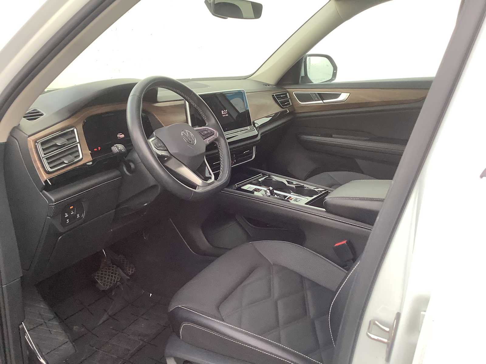 Used 2024 Volkswagen Atlas SE image 2