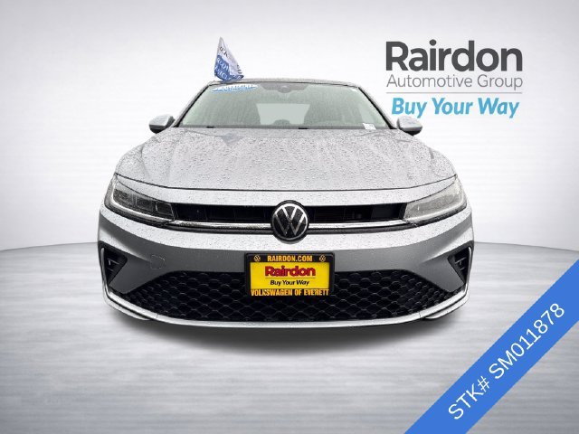 Used 2025 Volkswagen Jetta SE FWD image 2