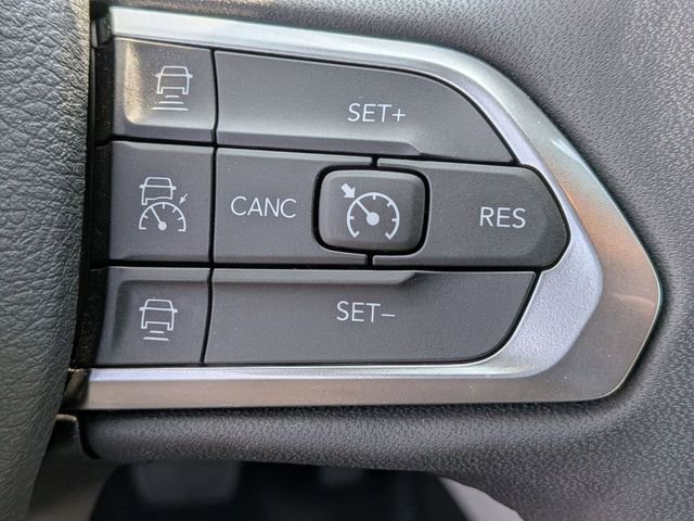 Used 2023 Jeep Compass Limited image 19