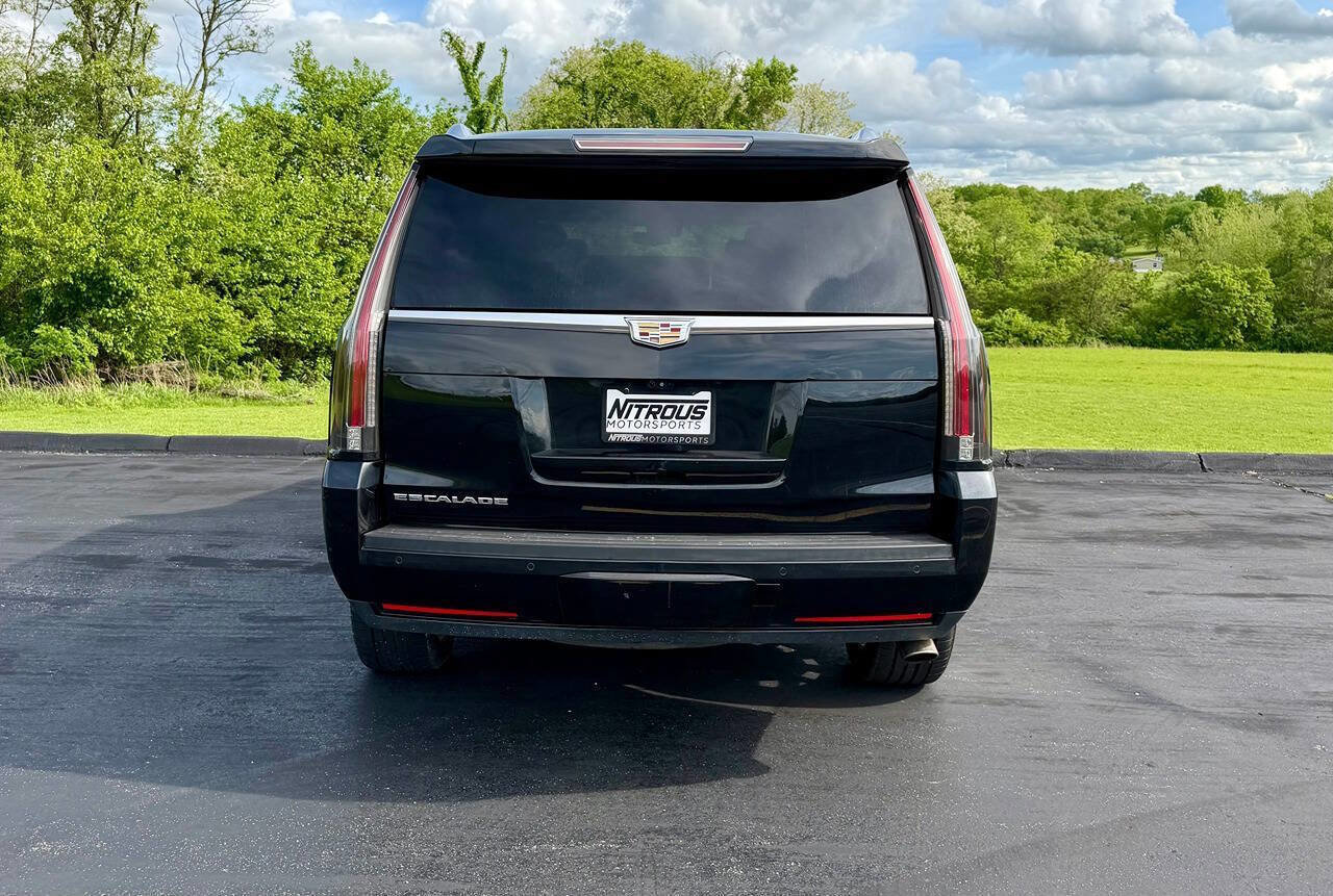 Used 2017 Cadillac Escalade Platinum AWD/4WD image 4