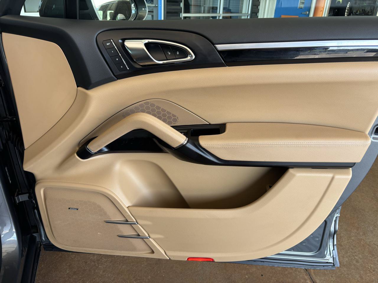 Used 2018 Porsche Cayenne S w/ Premium Package Plus AWD/4WD image 20