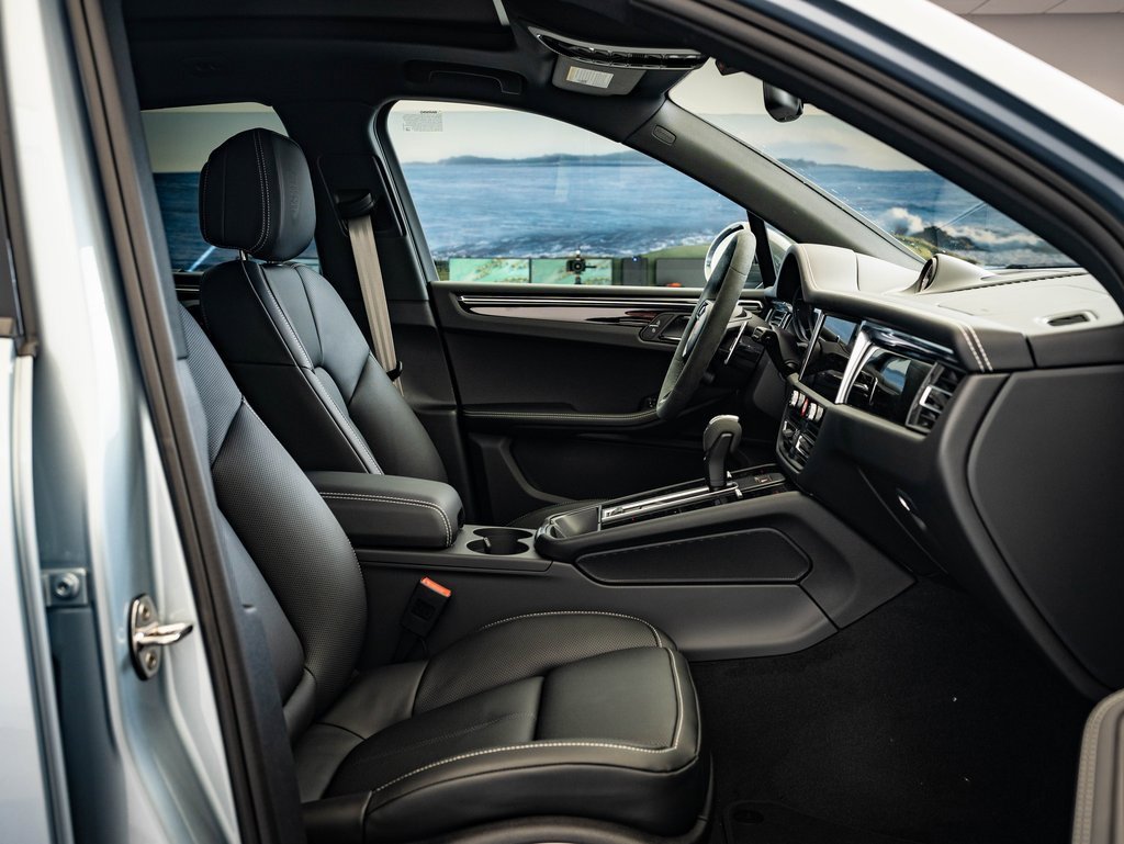 New 2026 Porsche Macan Turbo image 28