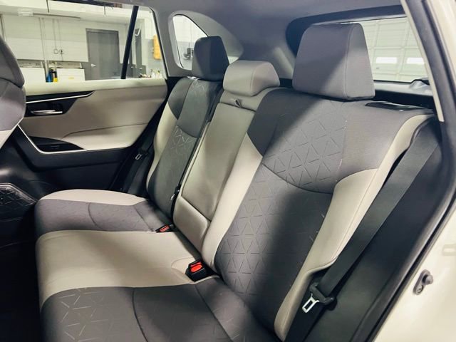 Used 2021 Toyota RAV4 XLE w/ Convenience Package FWD image 25