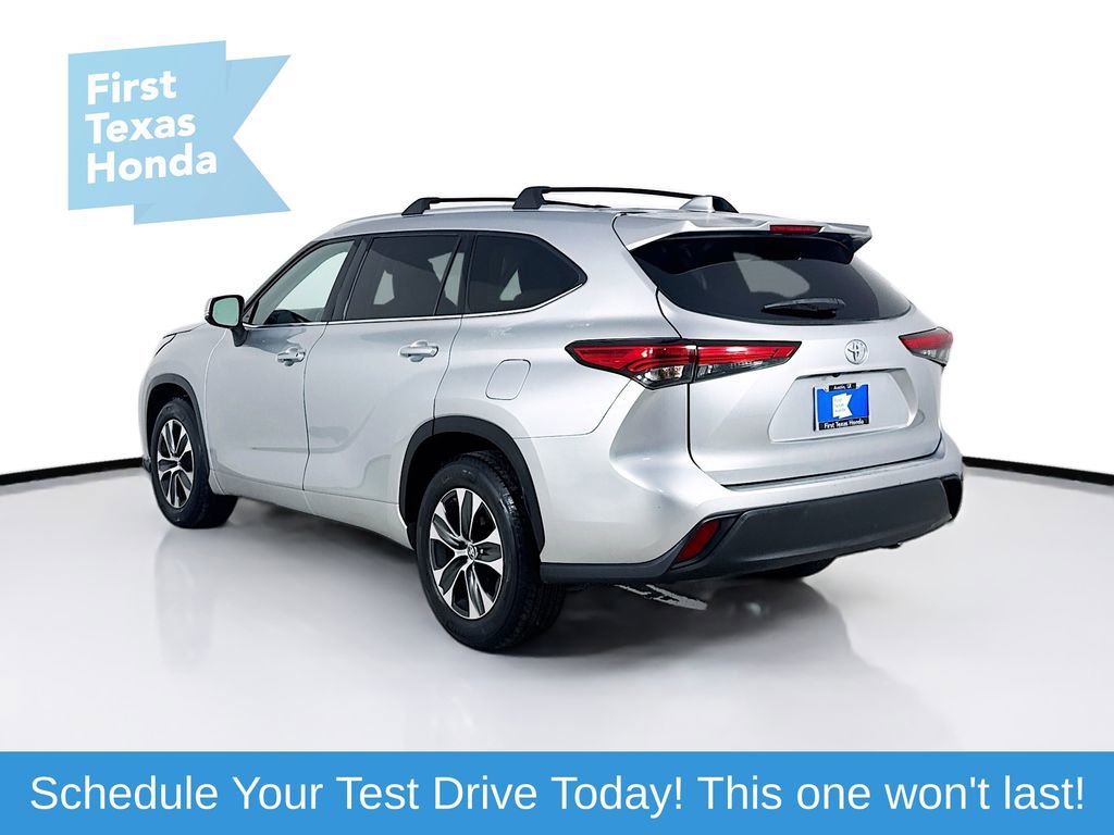 Used 2020 Toyota Highlander XLE FWD image 5