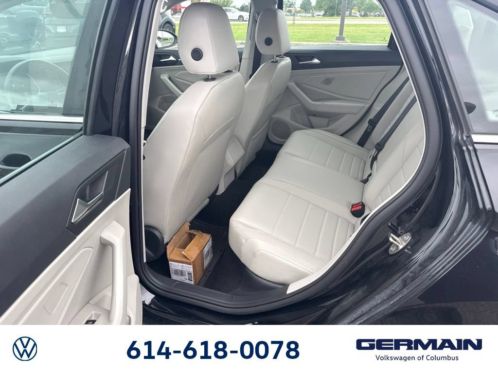 Used 2023 Volkswagen Jetta SE w/ Panoramic Sunroof Package FWD image 16