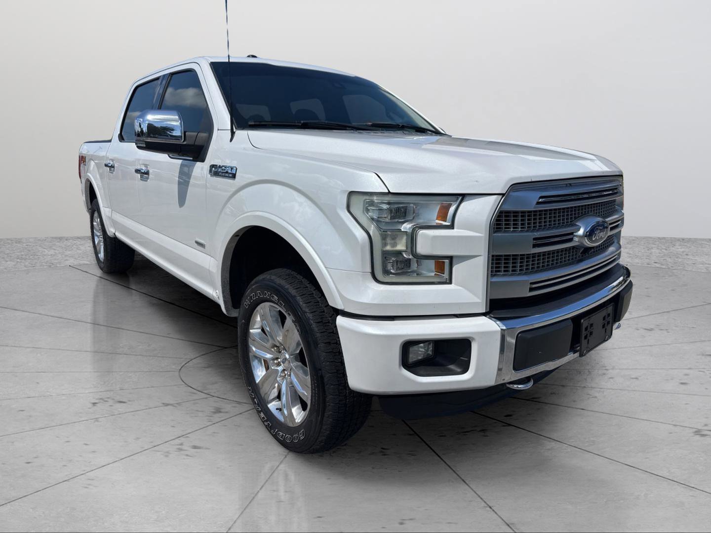 Used 2015 Ford F150 Platinum w/ Equipment Group 701A Luxury AWD/4WD image 14